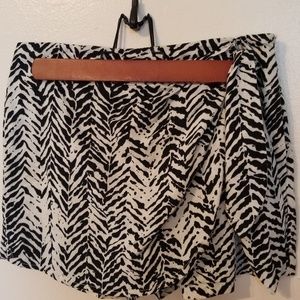 Black & White Skort. Size medium.